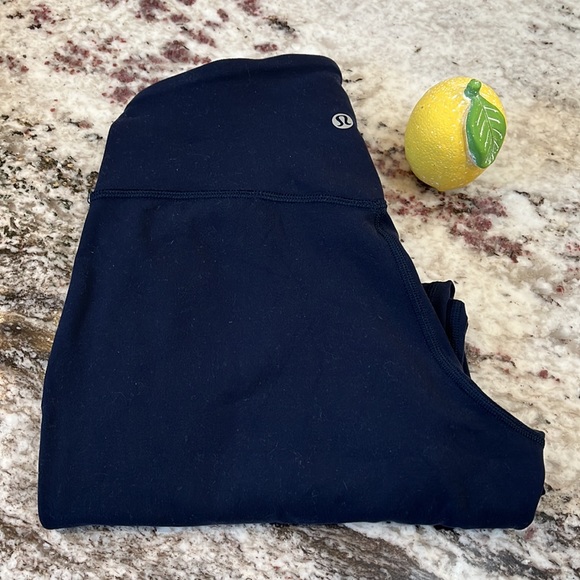 Lululemon Sz 2 Align Jogger Crop *23" in True Navy Nulu Material Size 2 - Picture 7 of 15